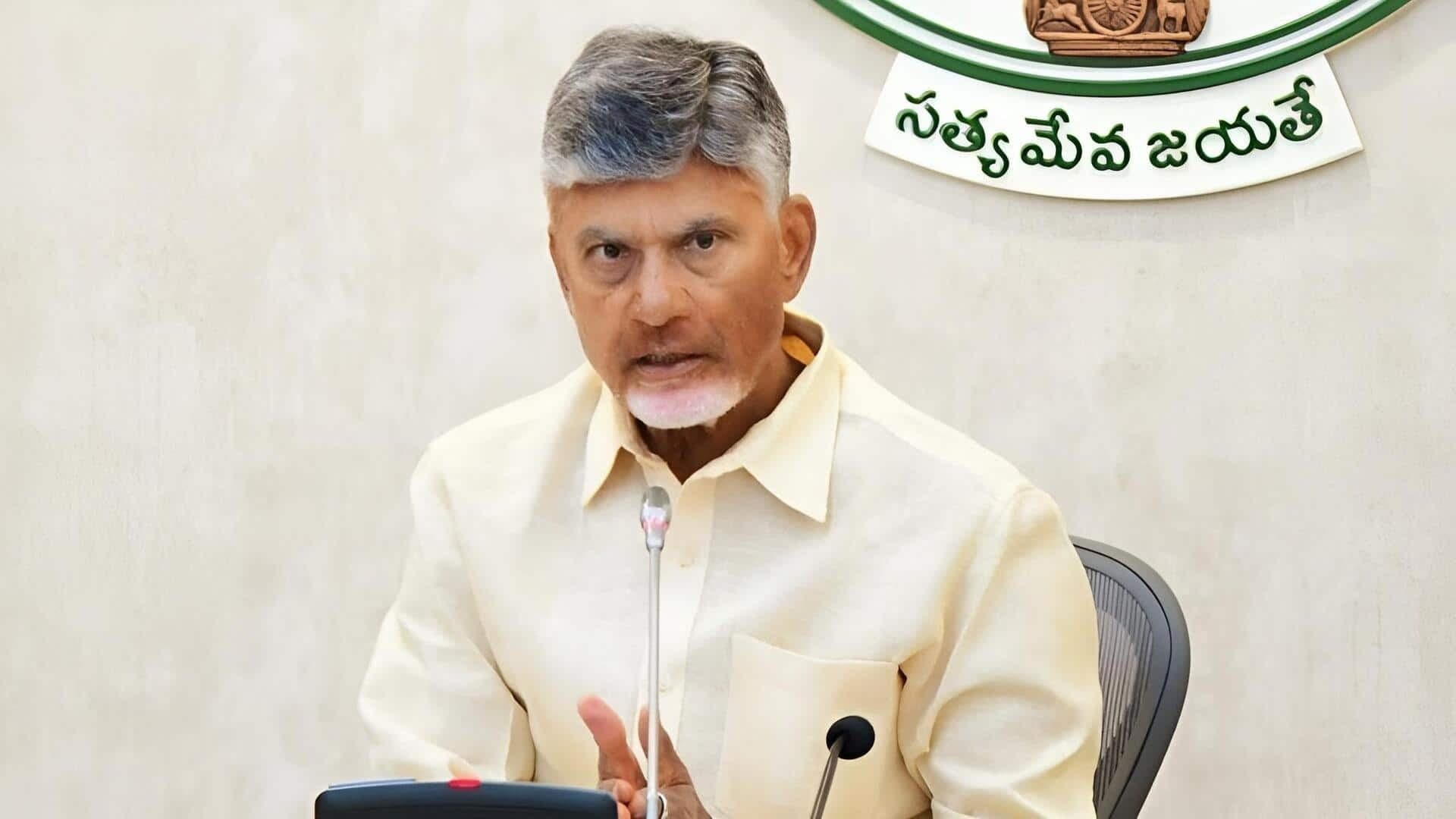 గోదావరి పుష్కరాలపై సీఎం చంద్రబాబు సమీక్ష: తూ.గో. ప్రజాప్రతినిధులతో కీలక సమావేశం