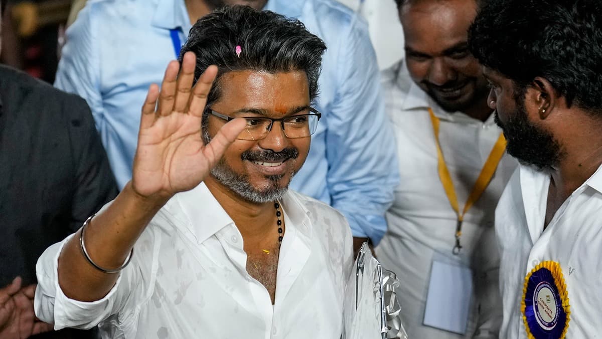 టీవీకే కార్యాలయానికి విజయ్..