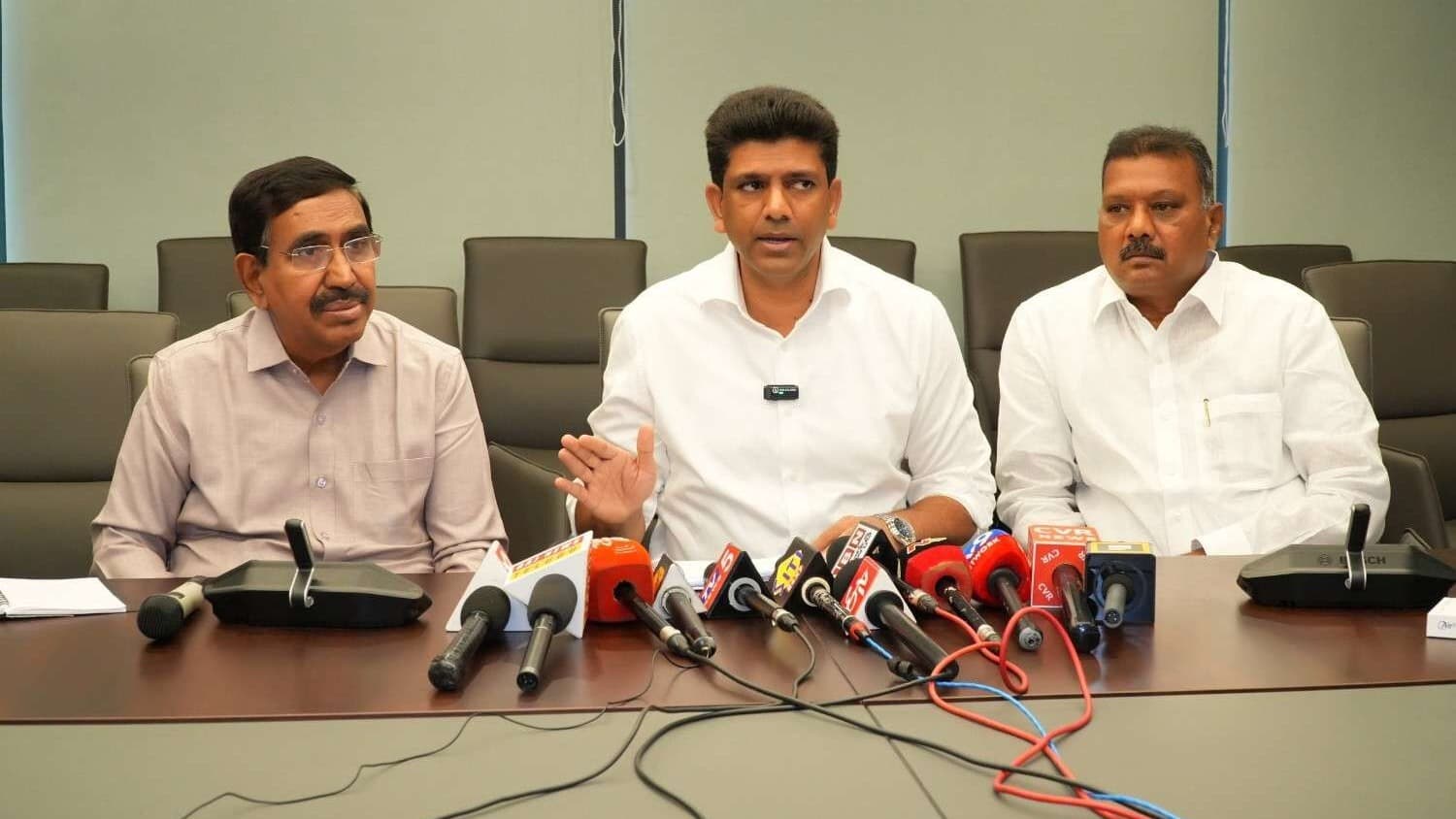 అమరావతిలో త్రిసభ్య కమిటీ భేటీ..