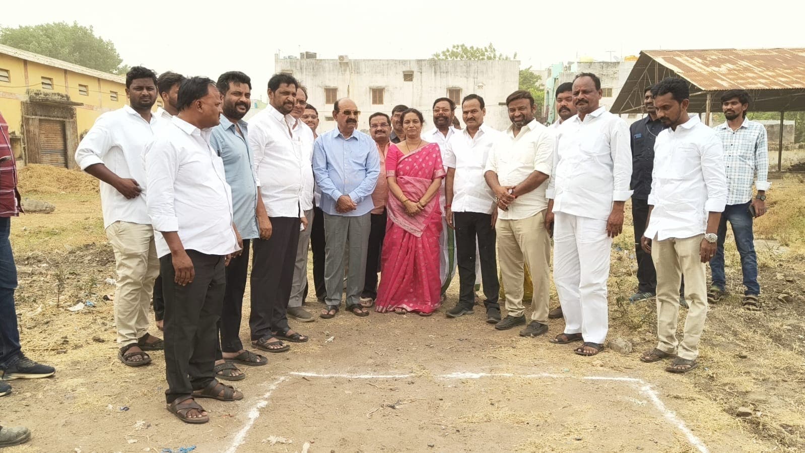 టీడీపీ కార్యాలయ భూమి పూజ ఏర్పాట్లను సమీక్షించిన ఫరూక్, చరిత రెడ్డి