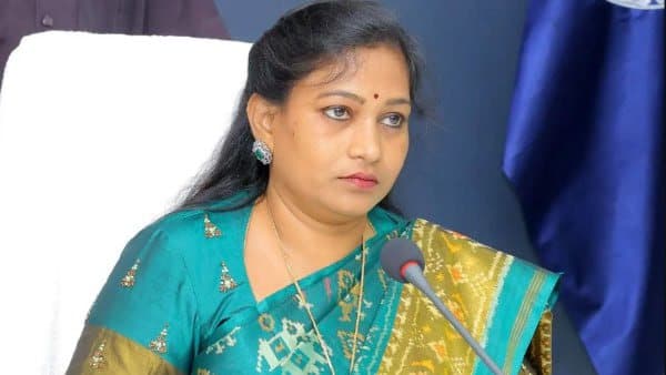 అనకాపల్లిలో హోంమంత్రి అనిత సమీక్ష సమావేశం
