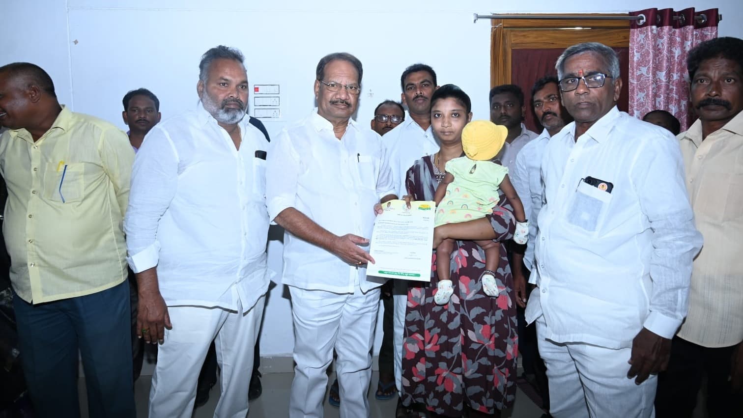 14 మందికి రూ.4.69 లక్షల CMRF సహాయం అందజేసిన ఎమ్మెల్యే నక్కా ఆనంద బాబు