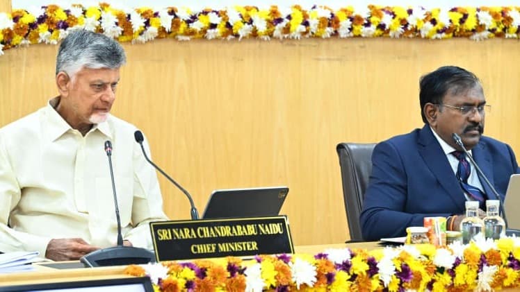 కలెక్టర్ల సమావేశంలో పాలన, సంక్షేమంపై సీఎం చంద్రబాబు కీలక సమీక్ష
