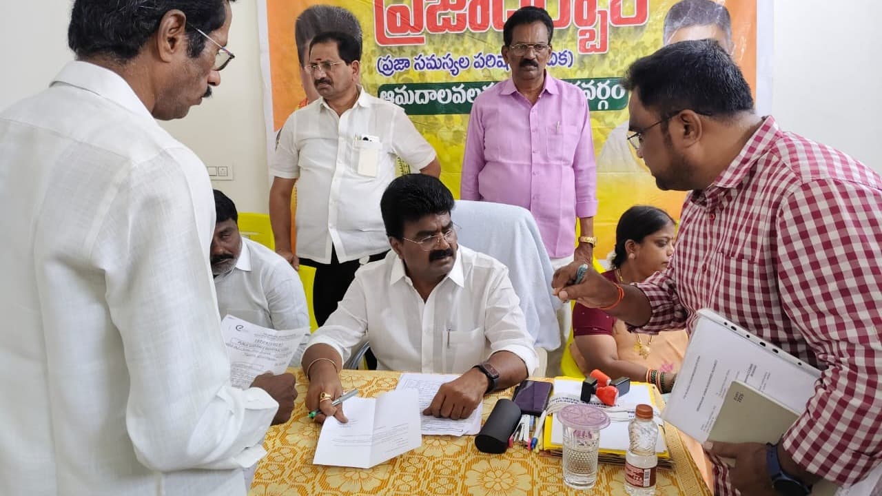 ప్రజా దర్బార్ నిర్వహించిన ఎమ్మెల్యే కూన రవికుమార్
