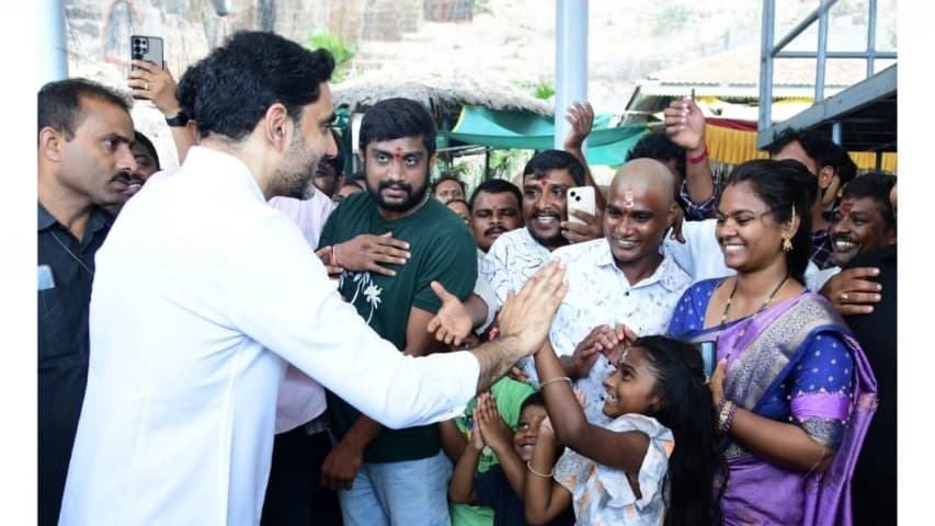 కనకదుర్గమ్మ సేవలో మంత్రి లోకేష్