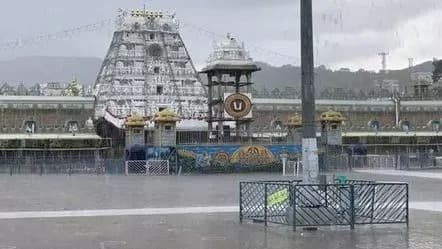 తిరుమలలో భారీ వర్షం