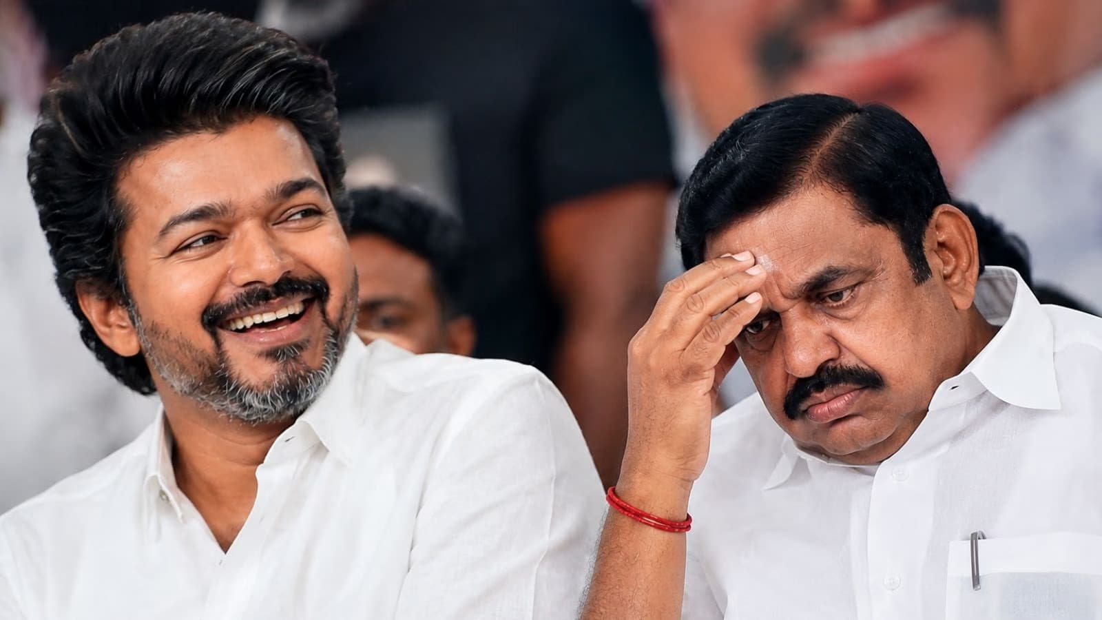అన్నాడీఎంకేలో చీలిక సంకేతాలు