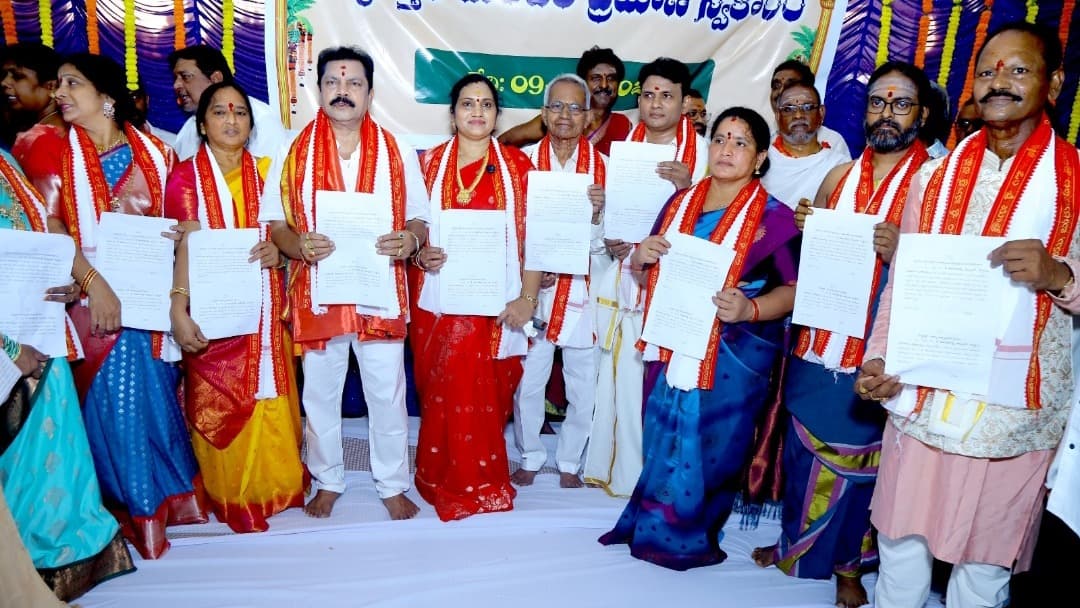 భక్తులకు మెరుగైన సేవలు అందించండి : ఎంపీ శ్రీ భరత్