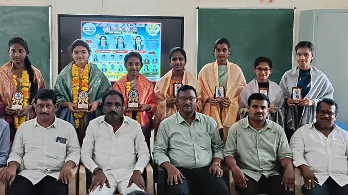 ఇంటర్‌లో ఉత్తమ ఫలితాలు సాధించిన విద్యార్థులకు ఘన సన్మానం