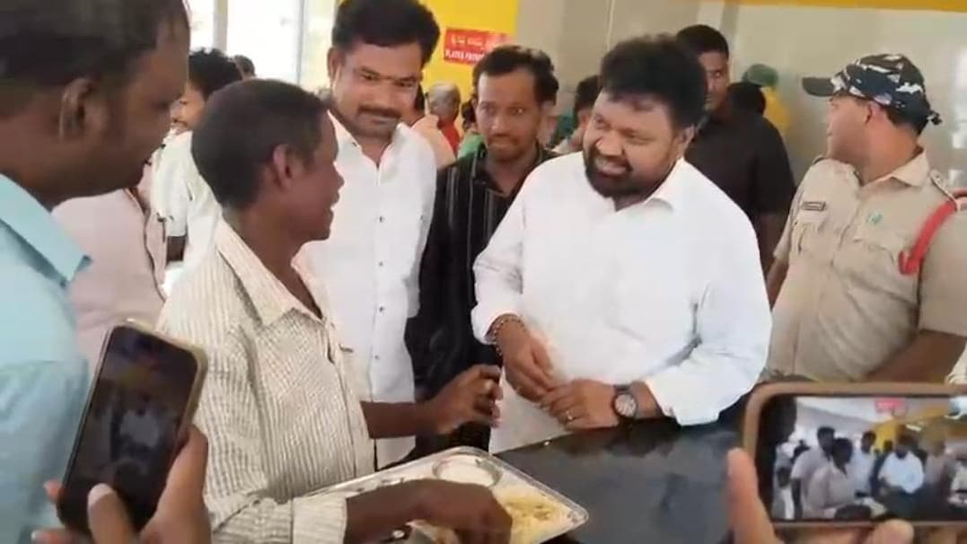 అన్నా క్యాంటీన్‌ను ఆకస్మికంగా తనిఖీ చేసిన ఎమ్మెల్యే నిమ్మక జయకృష్ణ