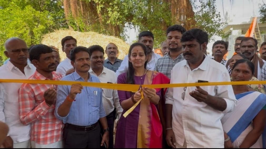 నెహ్రూ నగర్‌లో సిమెంట్ రోడ్లకు శ్రీకారం చుట్టిన ఎంపీ బైరెడ్డి శబరి
