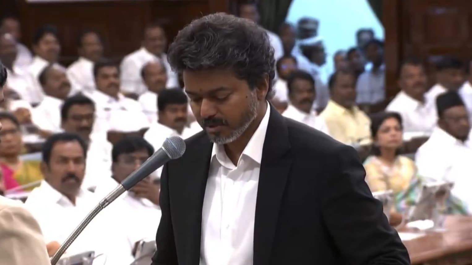 అసెంబ్లీలో అడుగుపెట్టిన సీఎం విజయ్