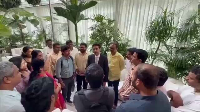 మొన్న మంత్రుల బృందం.. నేడు మంత్రి గారి సింగపూర్ పర్యటన