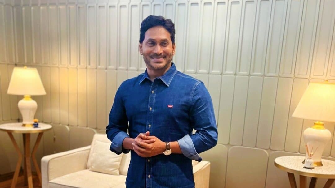 యూరప్ పర్యటన ముగించుకుని వచ్చిన జగన్