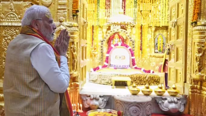 సోమనాథ్‌లో మోదీ ప్రత్యేక పూజలు