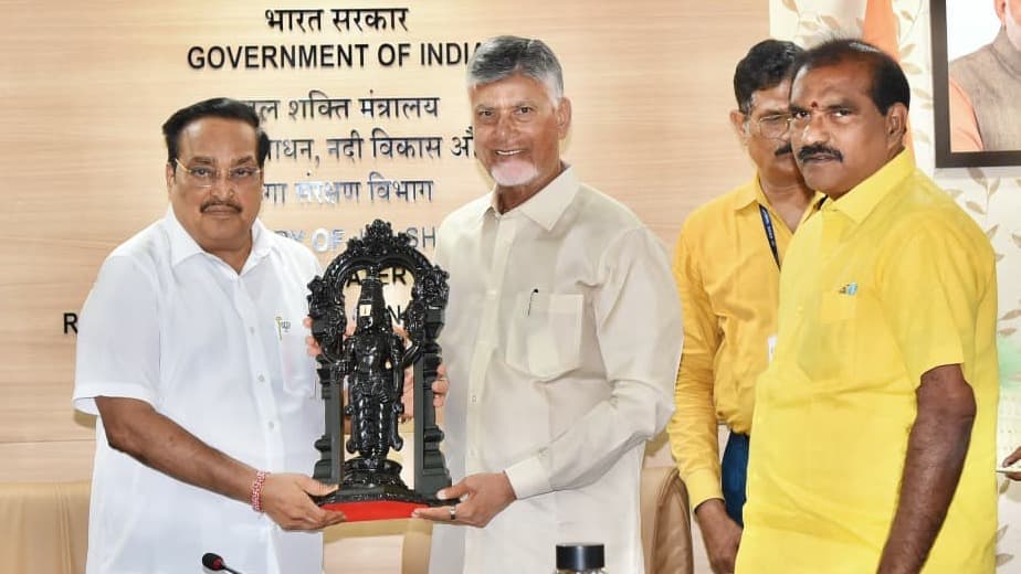కేంద్ర జలశక్తి శాఖ మంత్రి సీఆర్ పాటిల్ తో సమావేశమైన ముఖ్యమంత్రి చంద్రబాబు