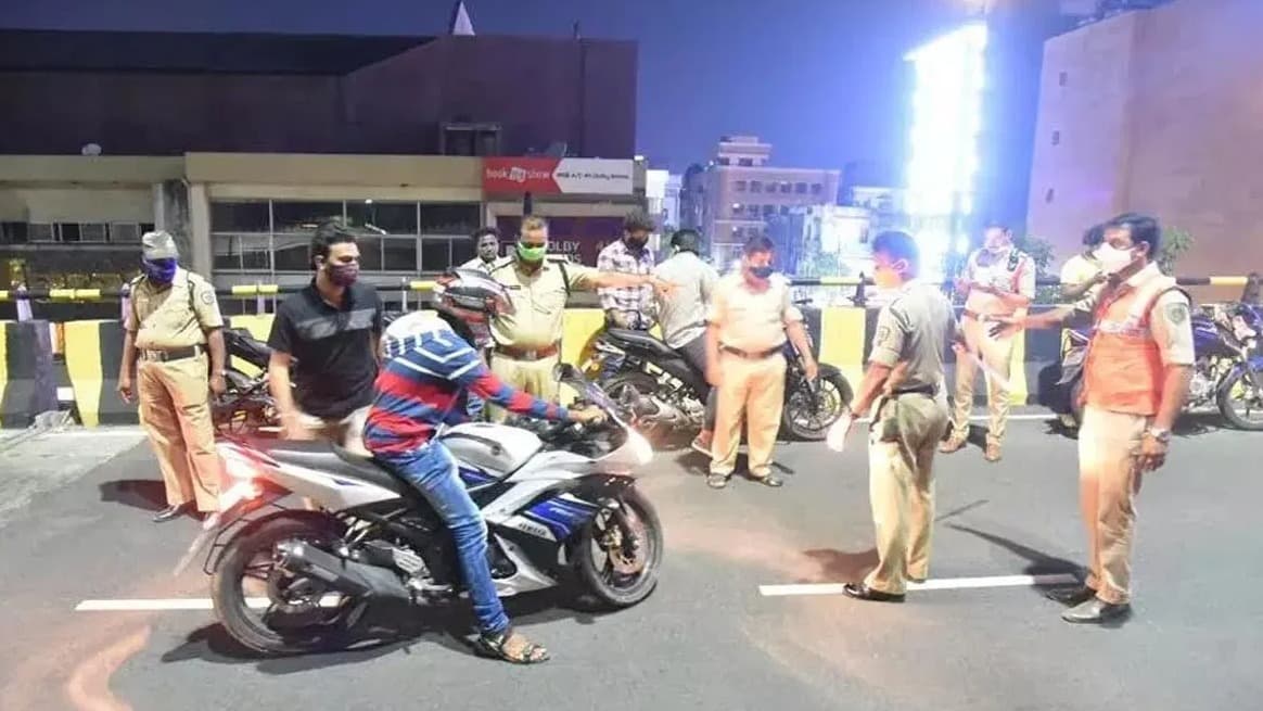 విశాఖలో బైక్ రేస్‌లపై పోలీసుల చర్యలు