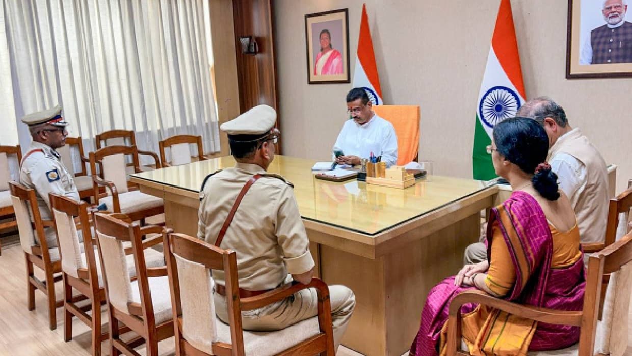 బెంగాల్ తొలి కేబినెట్‌లో 6 కీలక నిర్ణయాలు