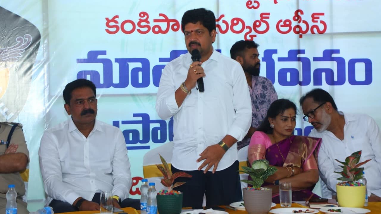 పెనమలూరు–గన్నవరం అభివృద్ధి కార్యక్రమాల్లో కొల్లు రవీంద్ర