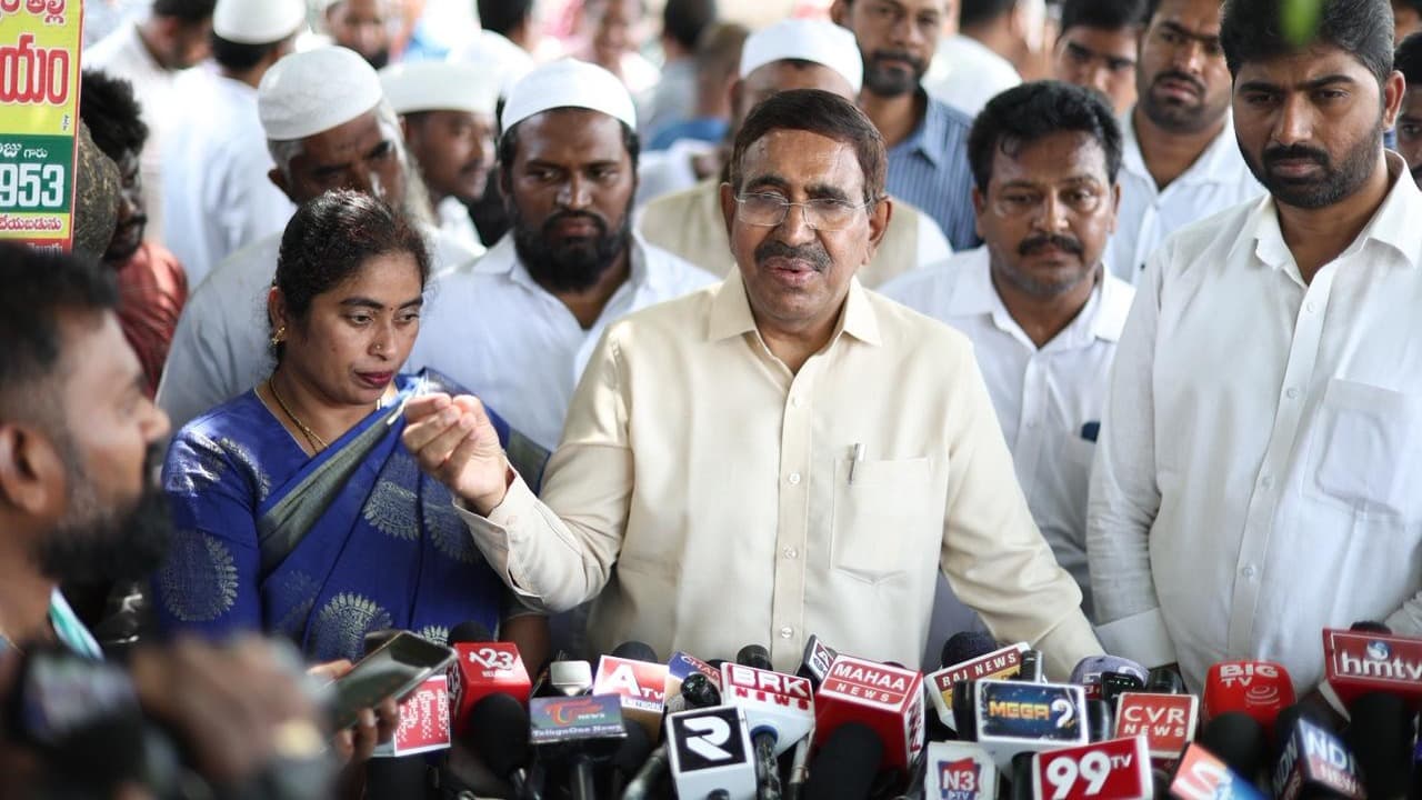 మానవత్వం చాటుకొన్న మంత్రి నారాయణ
