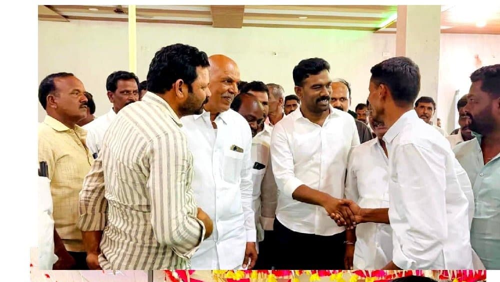 పార్టీ కార్యకర్తల సమావేశం పాల్గొన్న పరిటాల శ్రీరామ్
