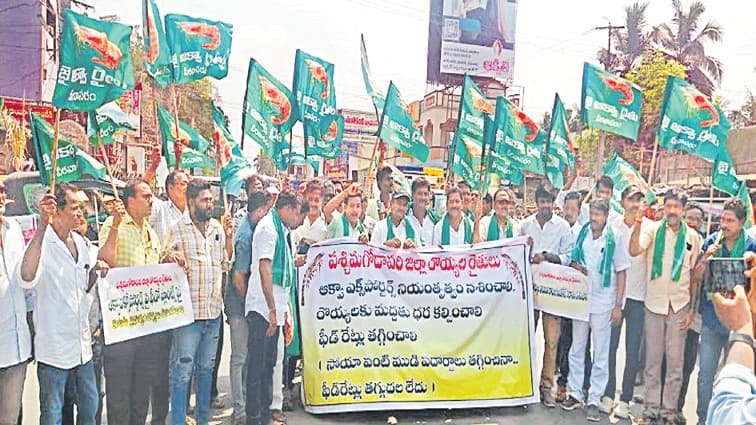 వీరవాసరంలో రోడ్డెక్కిన ఆక్వా రైతులు