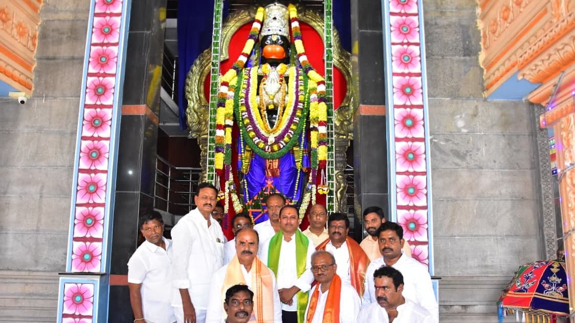 హనుమాన్ జయంతిలో ఎమ్మెల్యే దగ్గుపాటి ప్రత్యేక పూజలు