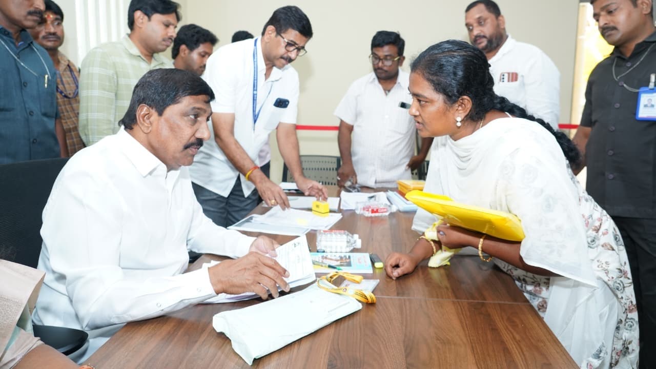 టీడీపీ ప్రజా దర్బార్‌లో మంత్రి బీసీ జనార్దన్ రెడ్డి