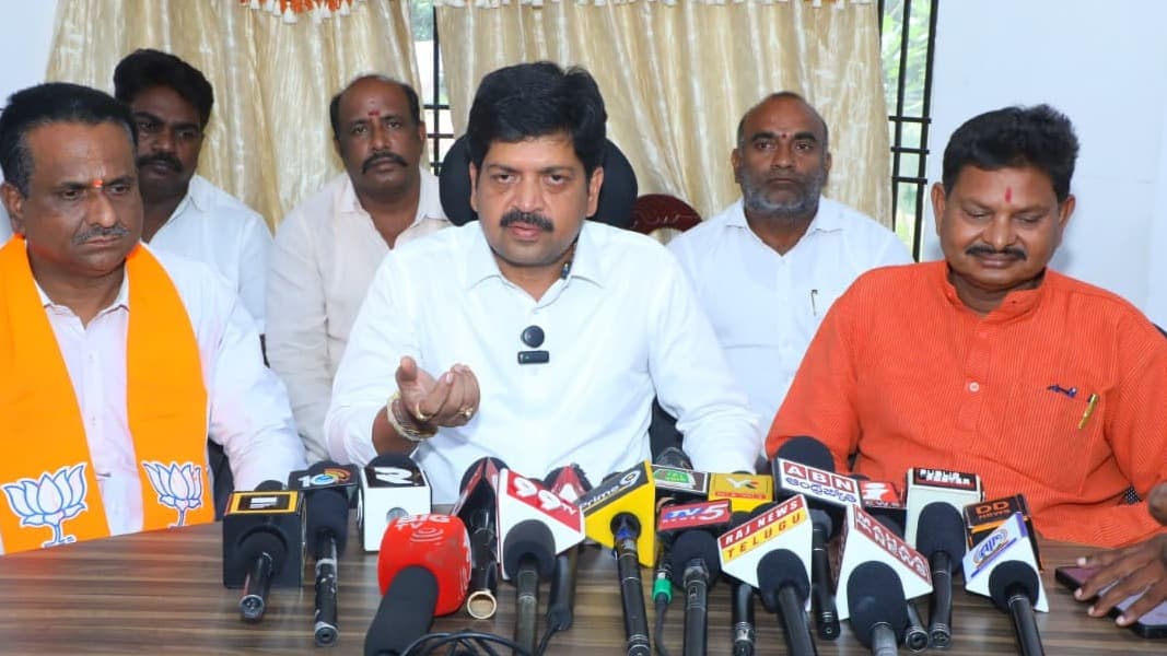 అభివృద్ధిపై జగన్ విషం చిమ్ముతున్నారు : కొల్లు