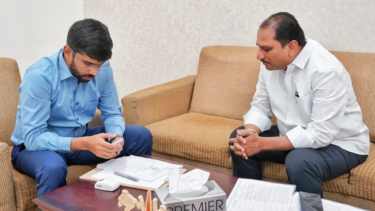 నగరాభివృద్ధి పనుల వేగవంతంపై కలెక్టర్‌తో ఎమ్మెల్యే దగ్గుపాటి చర్చ