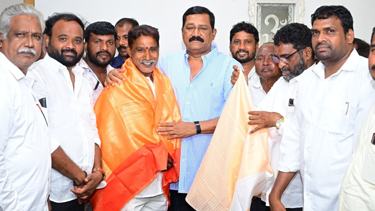 ఎల్లయ్యకు గంటా శ్రీనివాసరావు అభినందనలు