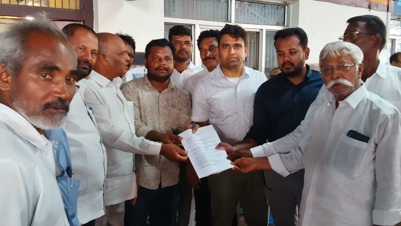 కోవెలకుంట్ల రైల్వే సమస్యలపై ఎంపీకి వినతి