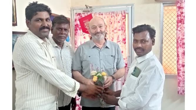 చిగిచెర్ల కాలనీవాసులకు పక్కా ఇళ్ల కోసం RDT చైర్మన్‌ను కలిసిన ప్రతినిధులు