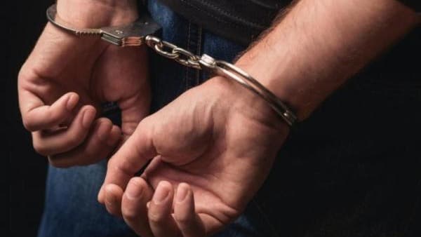 కావలిలో అర్ధరాత్రి ఇద్దరు యువకుల అరెస్ట్