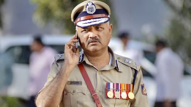 సీబీఐ డైరెక్టర్ ప్రవీణ్ సూద్ పదవీకాలాన్ని మరోసారి పొడిగించిన కేంద్రం