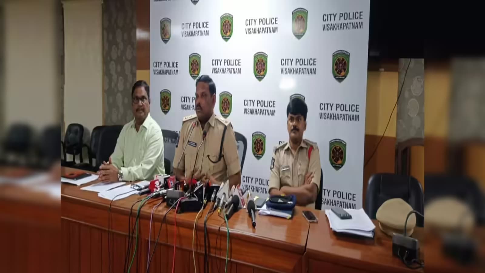 విశాఖలో భారీ ఆన్‌లైన్ బెట్టింగ్ రాకెట్