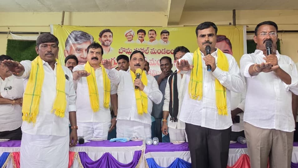 పార్టీ నూతన అధ్యక్షుడిగా కురుబ మల్లెన్న ప్రమాణ స్వీకారోత్సవ కార్యక్రమం