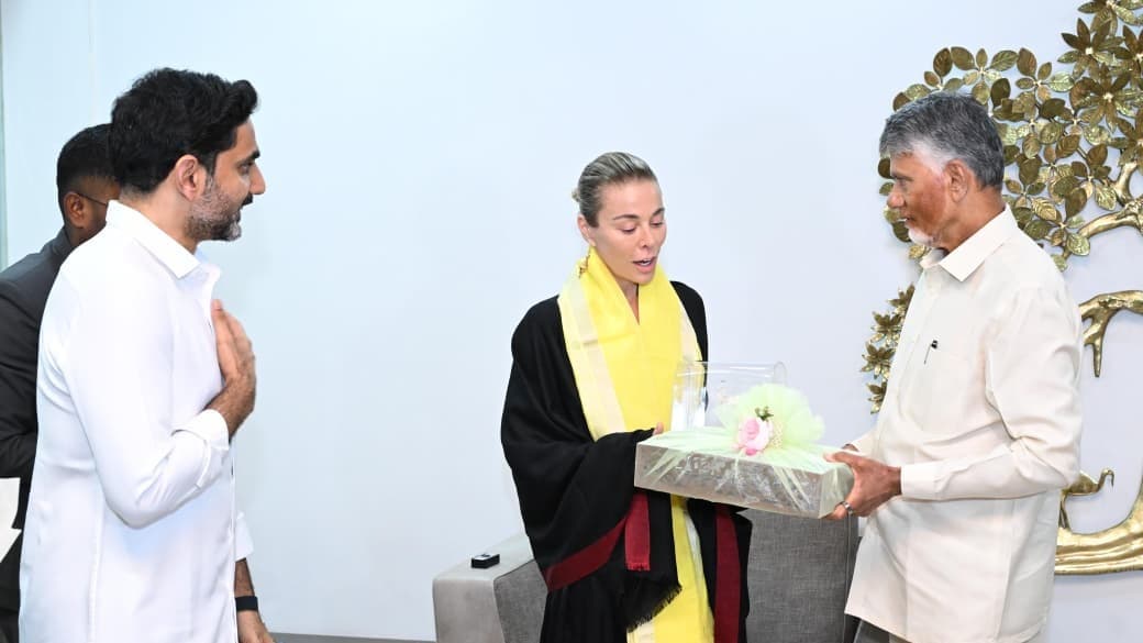 ఉబెర్ ప్రతినిధులతో చంద్రబాబు భేటీ