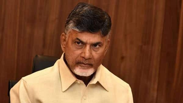 సమావేశంలో అధికారుల ఆలస్యం పై సీఎం ఆగ్రహం