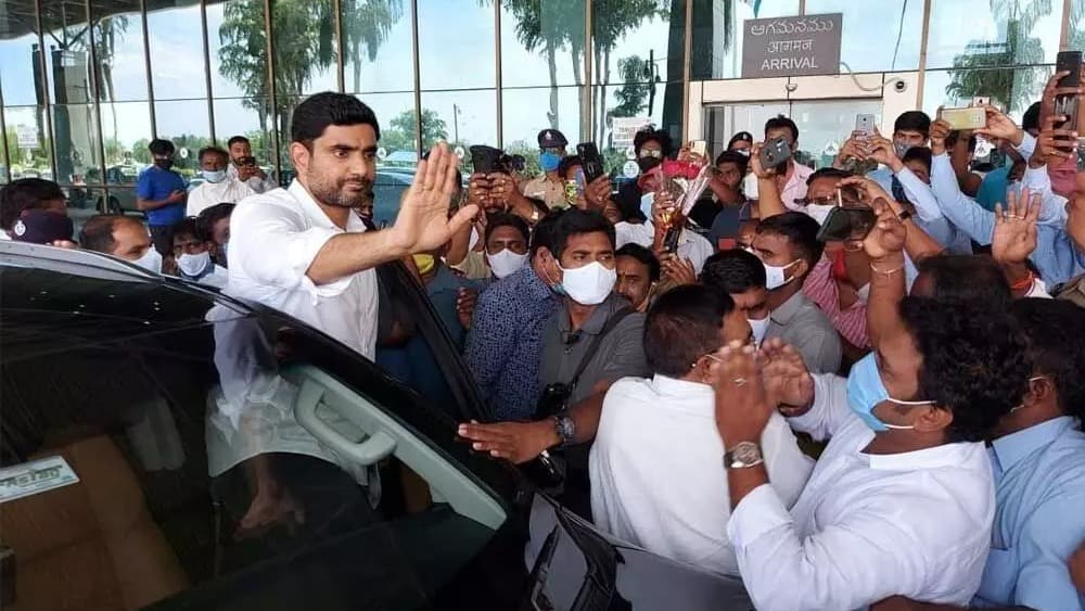 పుట్టపర్తికి చేరుకున్న మంత్రి లోకేశ్