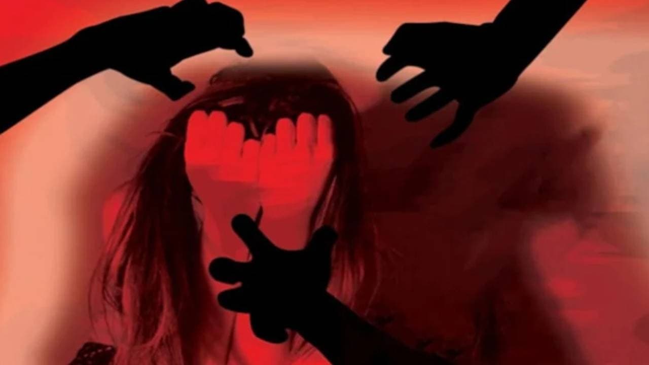 కదులుతున్న ప్రైవేట్ బస్సులో మహిళపై సామూహిక అత్యాచారం..!