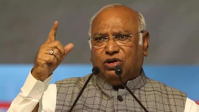 పెట్రో ధరల పెంపుపై ఖర్గే తీవ్ర విమర్శలు