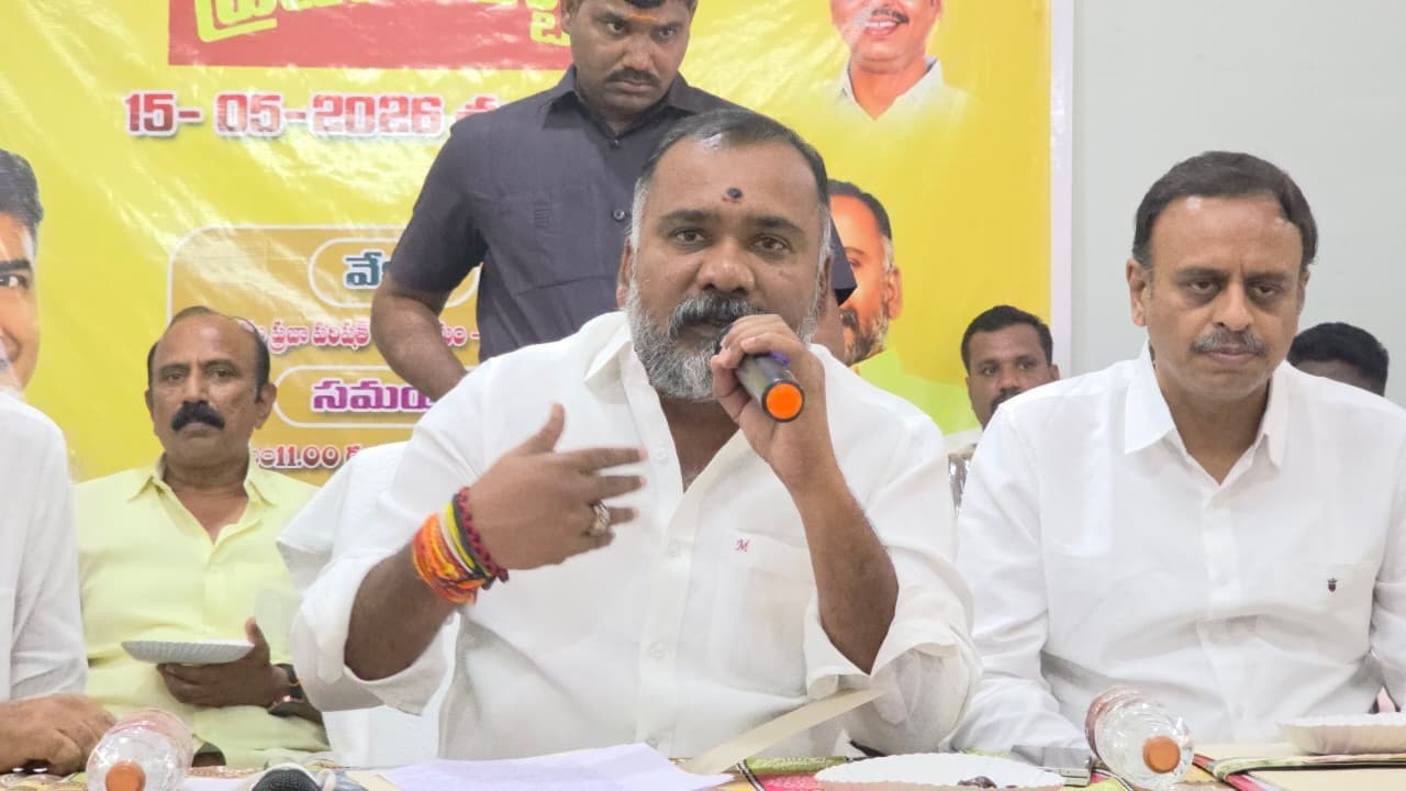 ప్రజా దర్బార్‌లో 200 అర్జీలను స్వీకరించిన కలికిరి మురళీమోహన్