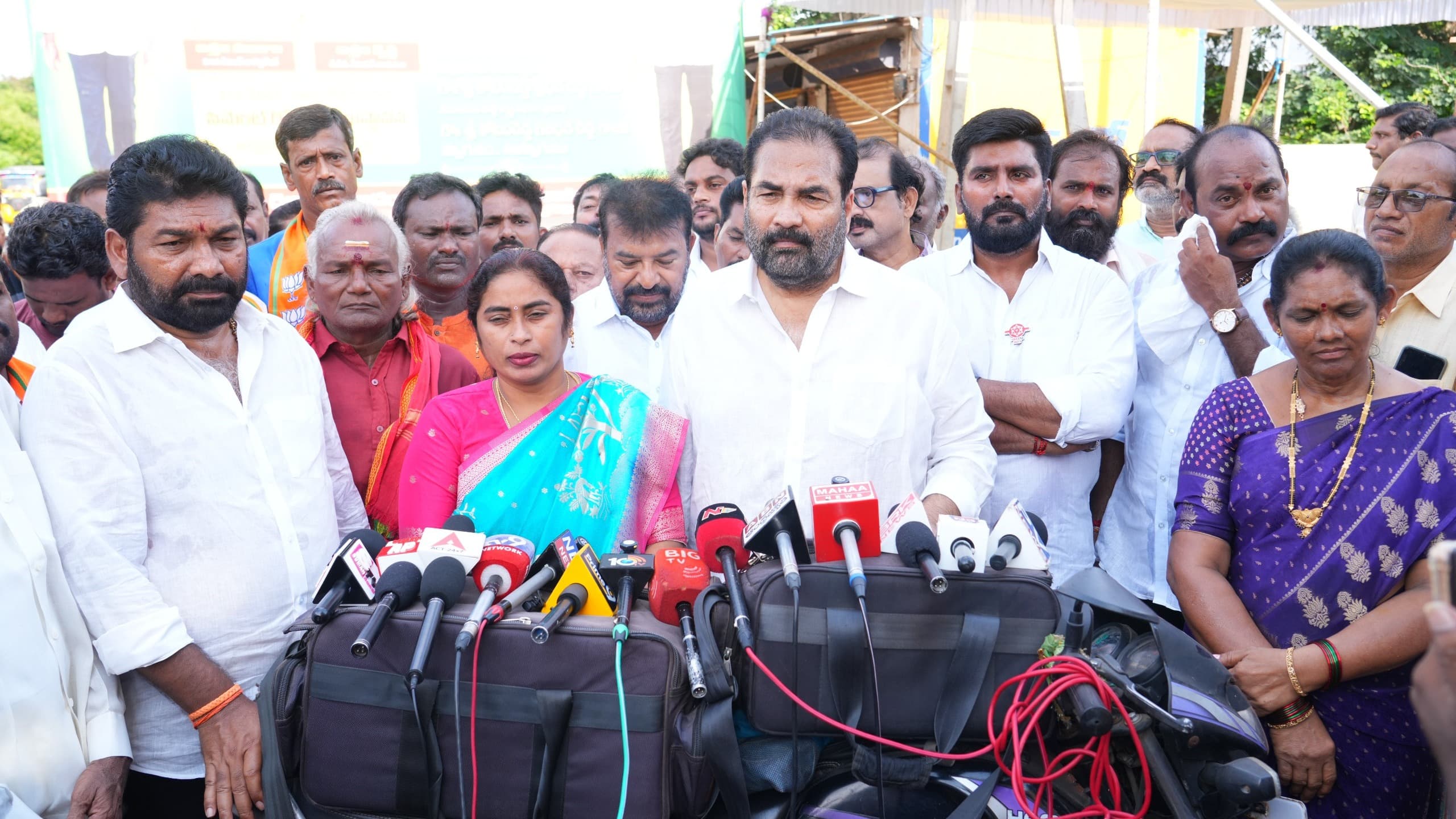ఎలక్ట్రిక్ స్కూటీపై కోటంరెడ్డి శంకుస్థాపనలు
