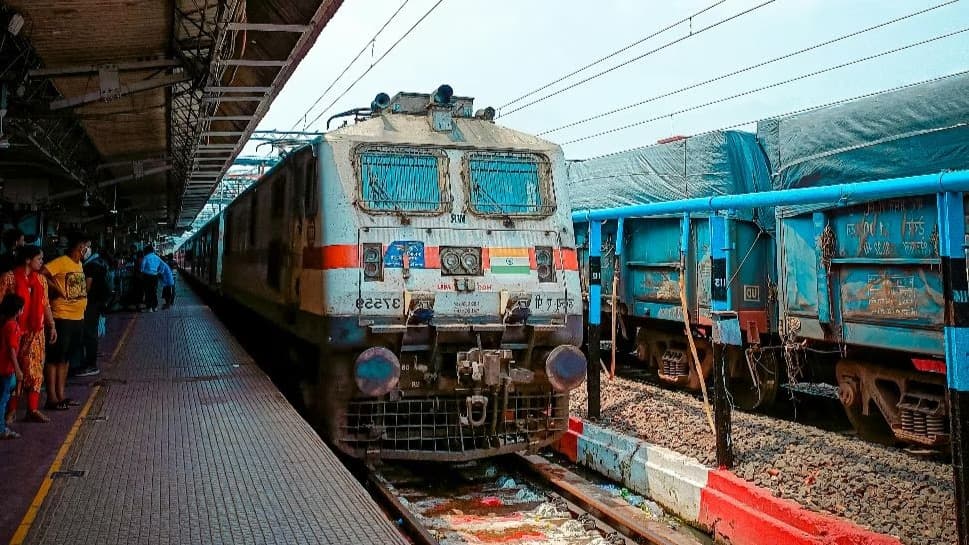 నాన్‌స్టాఫ్‌ ట్రైన్‌ జర్నీ.. రికార్డ్‌ క్రియేట్‌