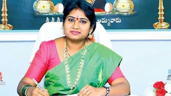 దేవాదాయ శాఖ మాజీ అధికారిణి బెయిల్ పిటిషన్ రద్దు