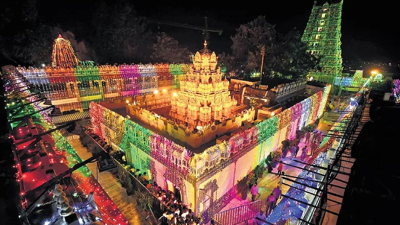 దుర్గగుడి మెట్ల మార్గం తాత్కాలికంగా మూసివేత