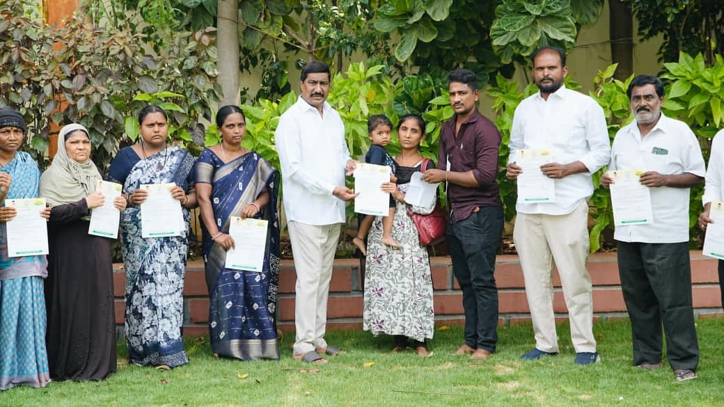 మంత్రి బీసీ జనార్దన్ రెడ్డి చేతుల మీదుగా సీఎం రిలీఫ్ ఫండ్ చెక్కుల పంపిణీ
