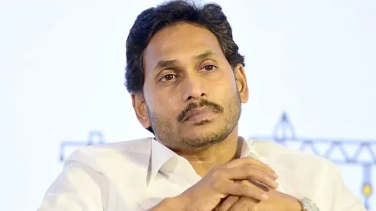 కాకినాడ రోడ్డు ప్రమాదంపై వైఎస్ జగన్ దిగ్భ్రాంతి