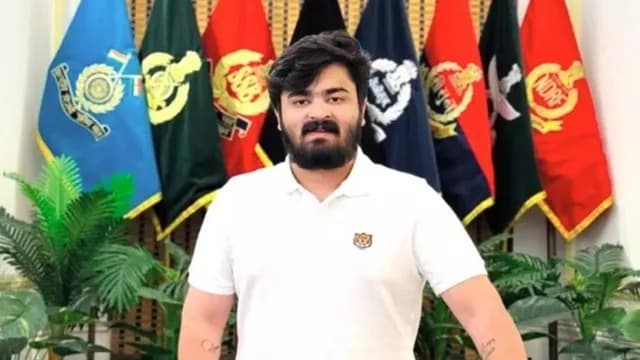 బండి భగీరథ్‌పై లుకౌట్ నోటీసులు జారీ
